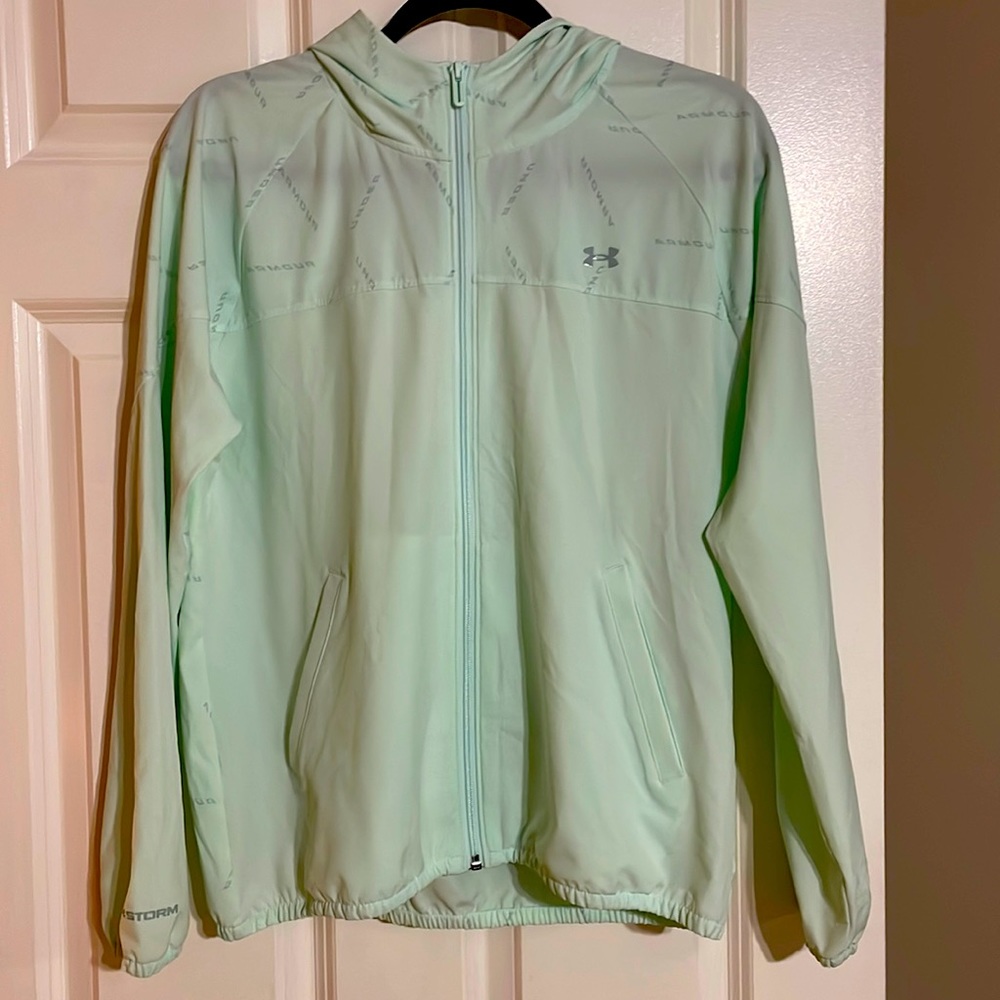 Under Armour Loose Fitting Wind Breaker NWOT - Womens Small